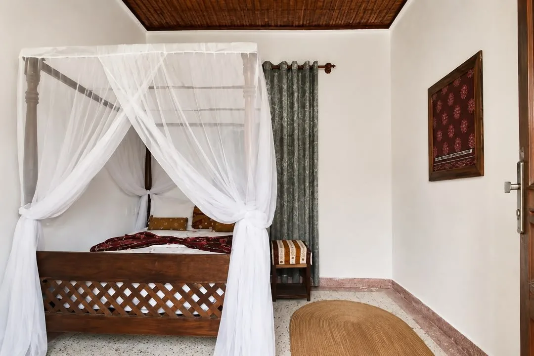 Double room with mosquito net at Gavana House