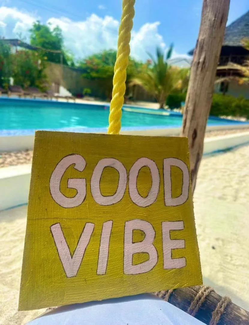 Good vibe sign beside the pool